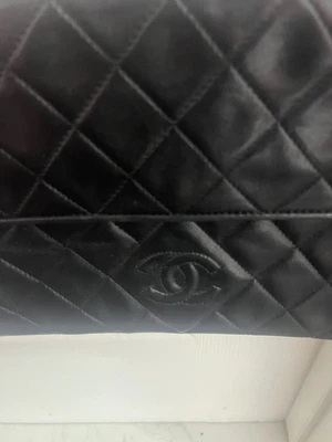 $1800 • Buy Vintage Authentic CHANEL Bag