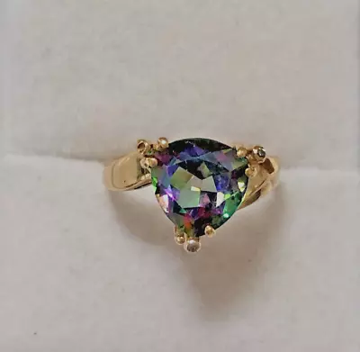 Lovely 10K Yellow Gold Trillion Cut Mystic Topaz Ring 4.0 Grams Size 7 1/2 • $65.10