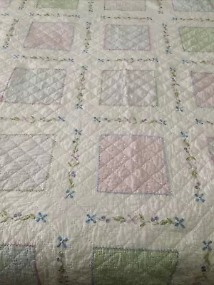 Vintage Country Cottage Multi-Color Big Block Quilt W/Embroidered Flower Sashing • $39.99