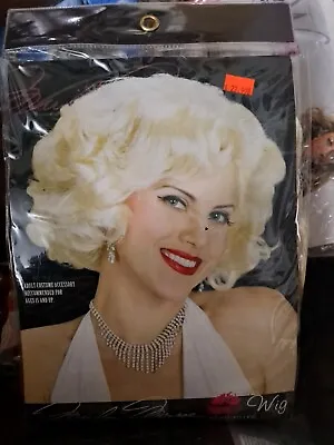 * Fun World Adult Womens Marilyn Monroe Wig Halloween Costume Accessory Blonde • $15