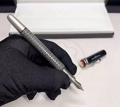 Luxury Snake Metal Series Black+Silver Grid Color 0.7mm Nib Fountain Pen NO BOX • $24.42