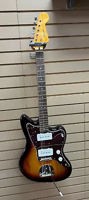 Fender Squier Classic Vibe '60s Jazzmaster Electric Guitar 3-Tone Sunburst  • $282