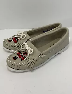 Minnetonka Tan Beaded Thunderbird Leather Fringed Moccasins Women’s Size 6.5 • $22.99