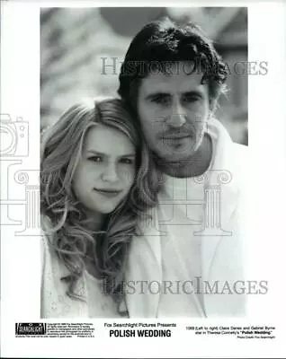 1998 Press Photo Gabriel Byrne & Claire Danes In Polish Wedding - Cvp62151 • $19.99