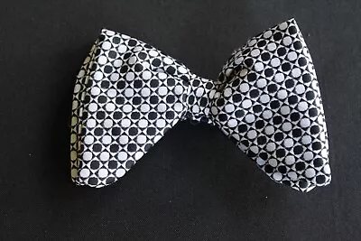 Vintage ROYAL Rust Resistant  Black White Clip On Bow Tie • $14.99