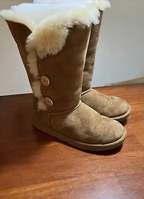 UGG Bailey Button Triplet Boots Women’s Size 7 Shearling Brown Sheepskin • £36.97