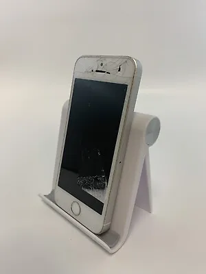 Apple IPhone SE Silver Smartphone IOS Cracked Screen LCD Digitizer Faulty • £4