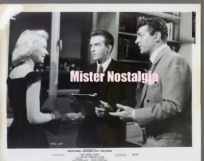 Vintage Photo 1957 Hope Lang Montgomery Clift Dean Martin The Young Lions #151 • $9.99