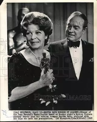 1969 Press Photo Actress Martha Raye Receives Award From Bob Hope In Hollywood • $19.99