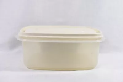 Vintage Rubbermaid Servin Saver 10 Cups Storage Container Almond Lid • $17.99