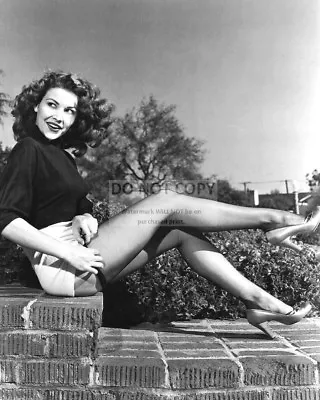 Actress Mara Corday Pin Up - 8x10 Publicity Photo (ab-060) • $8.87