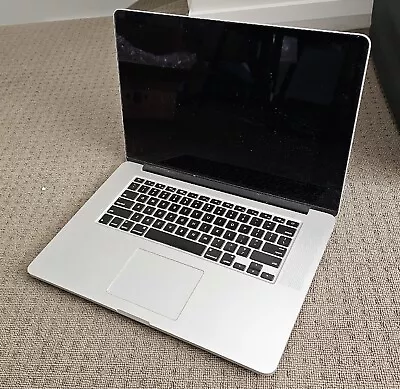 Macbook Pro 2015 15  I7 15 GB (FAULTY NO POWER & Cracked LCD) • $170