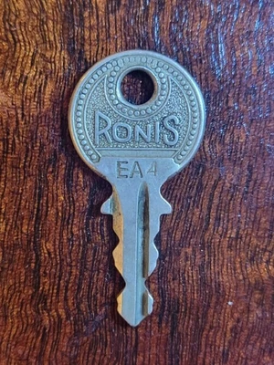 $8 • Buy Vintage Ronis Key