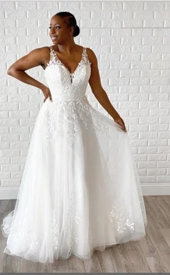$800 • Buy Stella York Wedding Dress 7161 - Fit Size 14/16