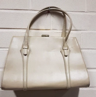 £25 • Buy MacLaren Norwich Vintage Women's Cream Leather Shoulder Bag  (Code: 211 - 222)