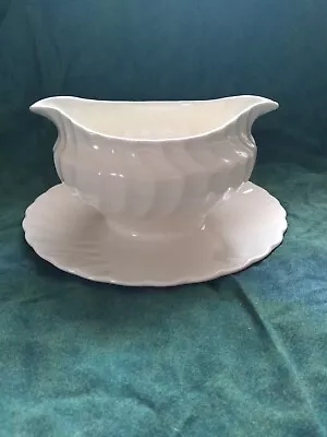 Vintage Myott Staffordshire England Olde Chelsea White Gravy Boat Pre-Owned • $10.23