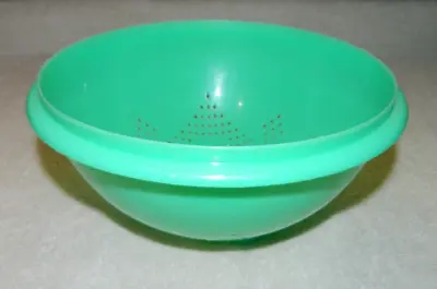 Vintage Tupperware #339-8 Jadeite Green Colander Strainer Bowl • $15.99