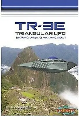 Atlantis Models 1011 TR3E Triangular UFO (5 ) W/Base • £19.33