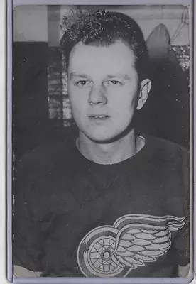 1948-49 McCarthy Postcard Bud Poile ROOKIE HOF Detroit Red Wings Original -2 • $44.99