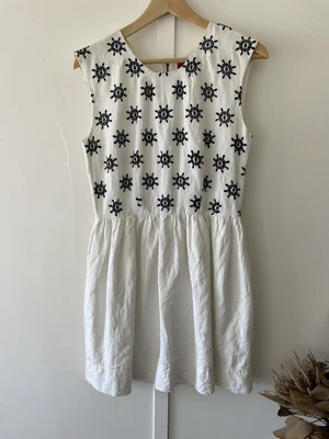 $20 • Buy Tigerlily White Mini