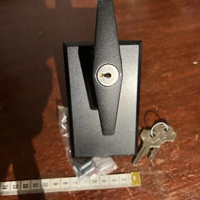 £5 • Buy Garage Door Lock Handle And Lock (5)