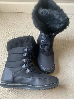 “MANTARAY” Lace Up SnowBoots With Faux Fur Trim UK7  Grip Sole  Worn Once • £9.99