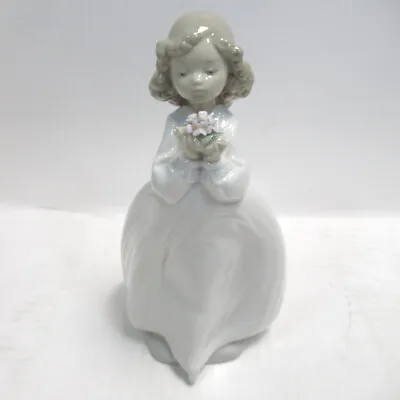 NAO By Lladro The Flower Girl 1444 7.5  Porcelain Figure Ornament Collectable  • £39.99