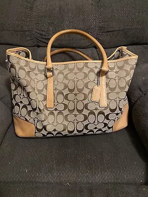 Coach Tote C258086 • $40