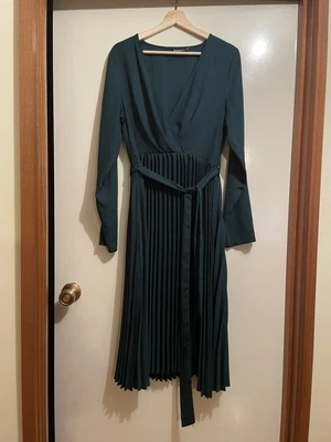 $24.99 • Buy Pretty Little Thing Green Long Sleeve Dress Size 14