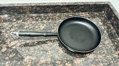 Le Creuset Cast Iron Large Frying Pan With Long Handle Black RRP £209 • £90