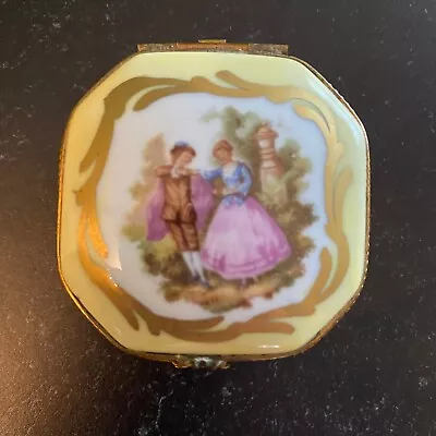 Vtg Limoges France Trinket Jewelry Box Porcelain Romantic Courting Couple Gold T • £43.43