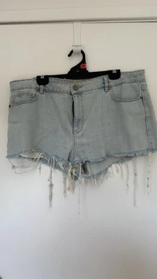 $5 • Buy ASOS Denim Shorts - Size 18