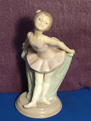 Nao By Lladró Porcelain Figurine Young Girl Ballerina ‘My Recital’ #1151  • £14.99