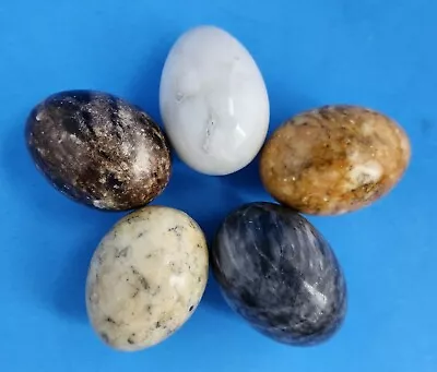 LOT Of 5 VINTAGE NATURAL CARVED STONE EGGS CRYSTAL HEALING REIKI EASTER • $34.95