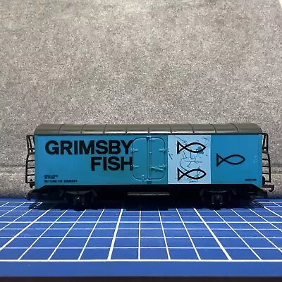 Lima Grimsby Fish LWB Freight Wagon (00 Gauge) Unboxed • £4