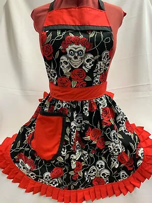 RETRO VINTAGE 50s STYLE FULL APRON / PINNY - SKULLS & ROSES On BLACK • £25.99