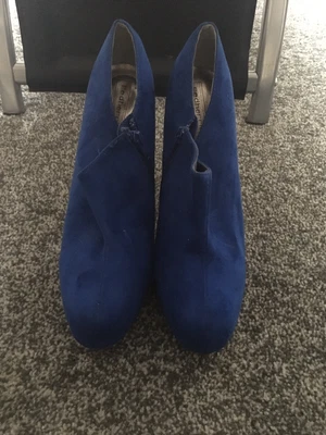 £9 • Buy Red Herring Electric Blue Boots, Size 7/40