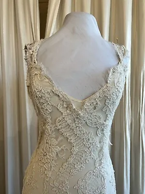 Monique Lhuillier Wedding Dress • $400