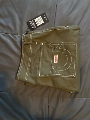 True Religion Jet Green Cargo Pants Men’s Size 33 • $59.99