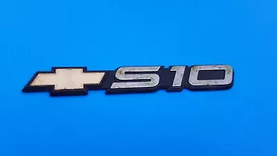 98 99 00 01 02 03 04 05 Chevrolet S10 Side Rear Emblem Logo Badge Symbol Oem A19 • $15.20