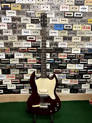 1960s GIBSON MELODY MAKER SG W Vibrola USA Electric Guitar & HSC Fire Engine Red • $1305