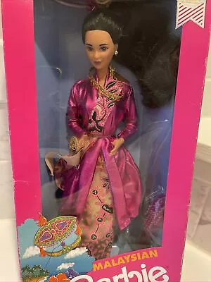 MALAYSIAN BARBIE DOLL- Dolls Of The World-1990 NRFB-Gorgeous (A) • $29