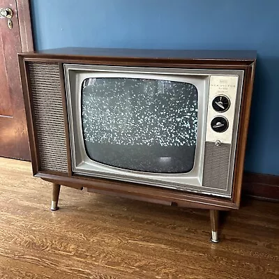 Vintage RCA Victor TV 1950s (in Working Condition) • $1000