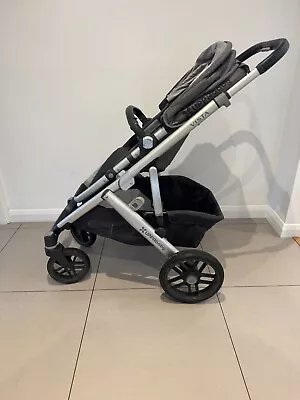 Experience Luxury Strolling: The UPPAbaby Vista Grows With Your Family • £250