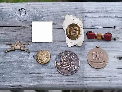 ** (6) Military Pins Buttons  Insignia And Medal Lot ** • $11.99