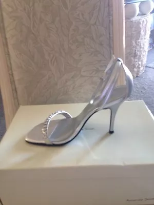 $29.99 • Buy Authentic  Amanda Smith  92 Silver Ankle Strap W/Open Toe & Rhinestone Shoes