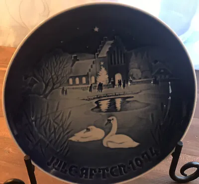 Royal Copenhagen B&G Christmas Collectible Plate-1974 CHRISTMAS IN THE VILLAGE. • $20.40