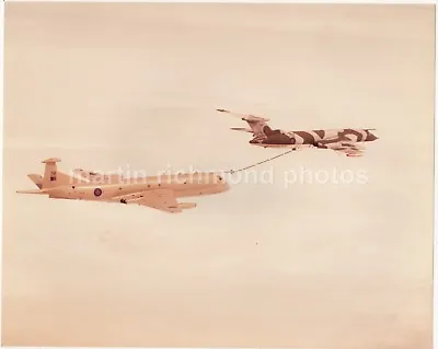 HS Nimrod XV238 Handley Page Victor K.2 Mid Air Refuelling Large Photo AY445 • £8.99