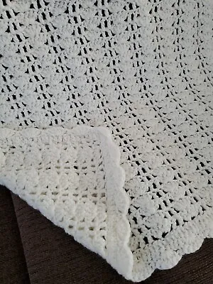 VTG Crochet Lap Blanket White Off-White Sea Shell Edge Couch Chair Bed Home • £19.28