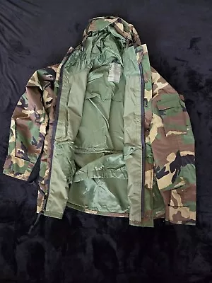 US Military Cold Weather Woodland Camouflage Parka 8415-01-228-1319 LARGE-REG • $49